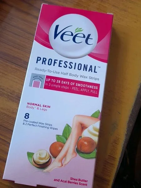 Veet Professional Waxing Strips Kit for Normal Skin, 8 Strip